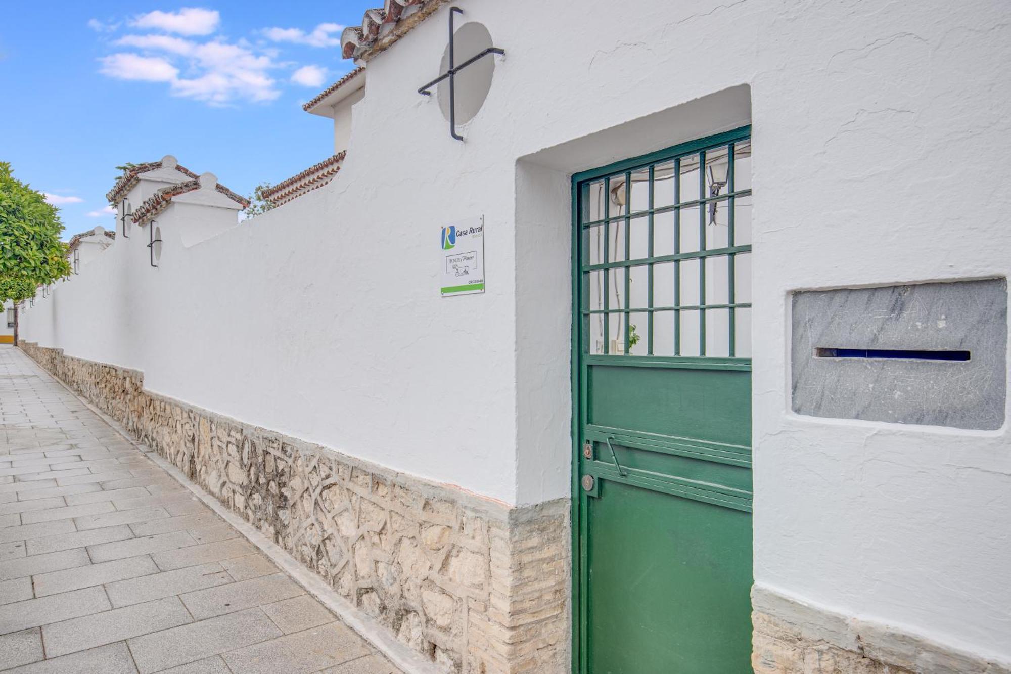 -Iponubahomes- Centrica Casa Con Jardin Y Chimenea باينا المظهر الخارجي الصورة